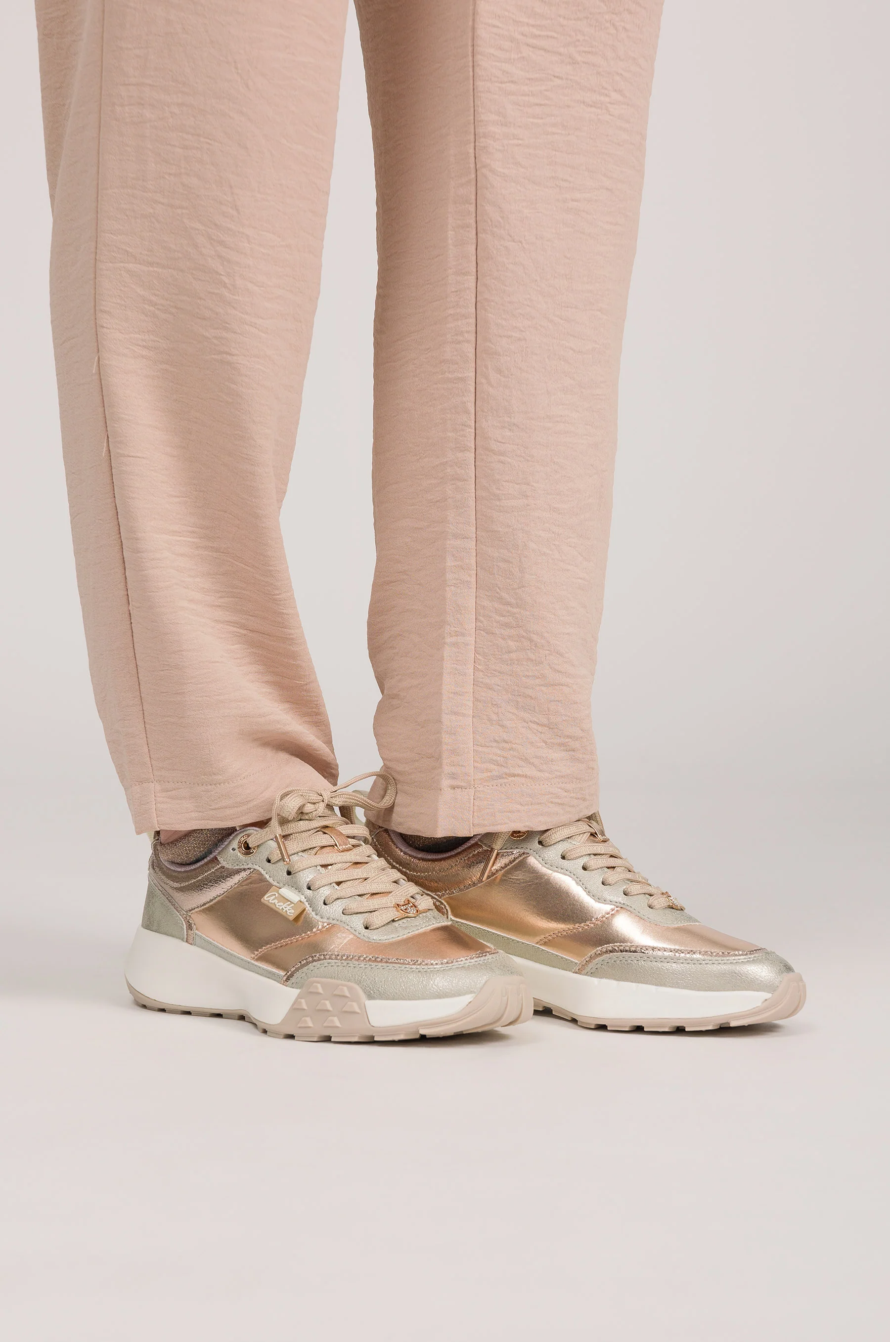 Sneakers dorés - Image 2