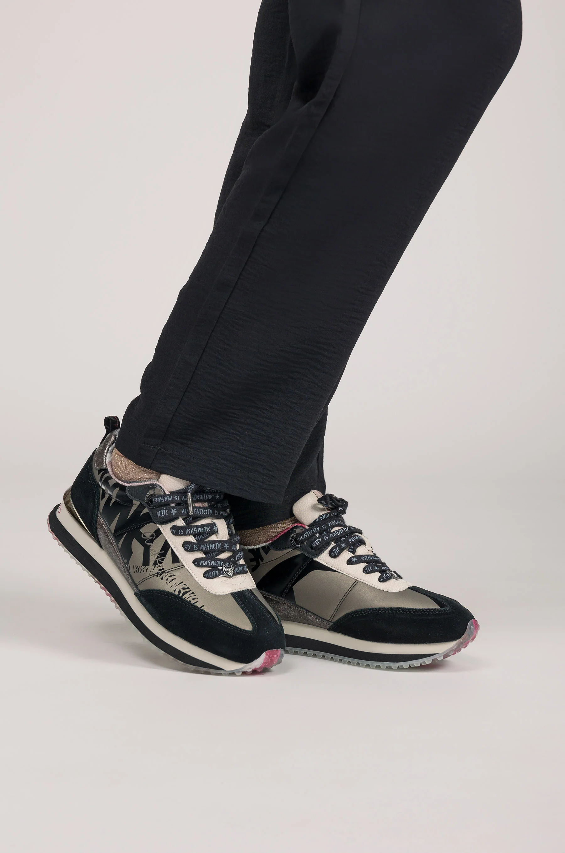 Sneakers noirs et plomb - Image 4