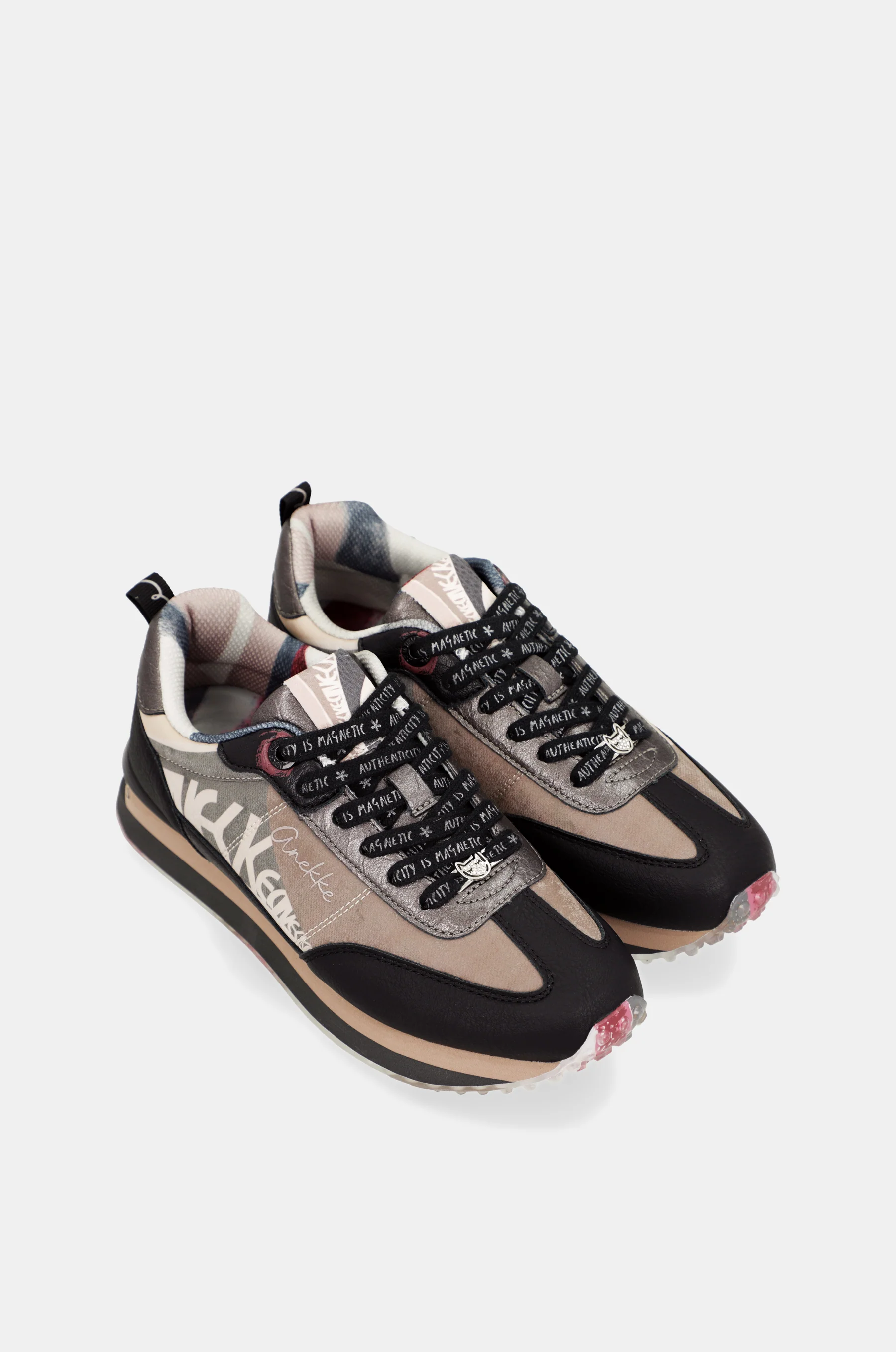 Sneakers noirs et roses - Image 3