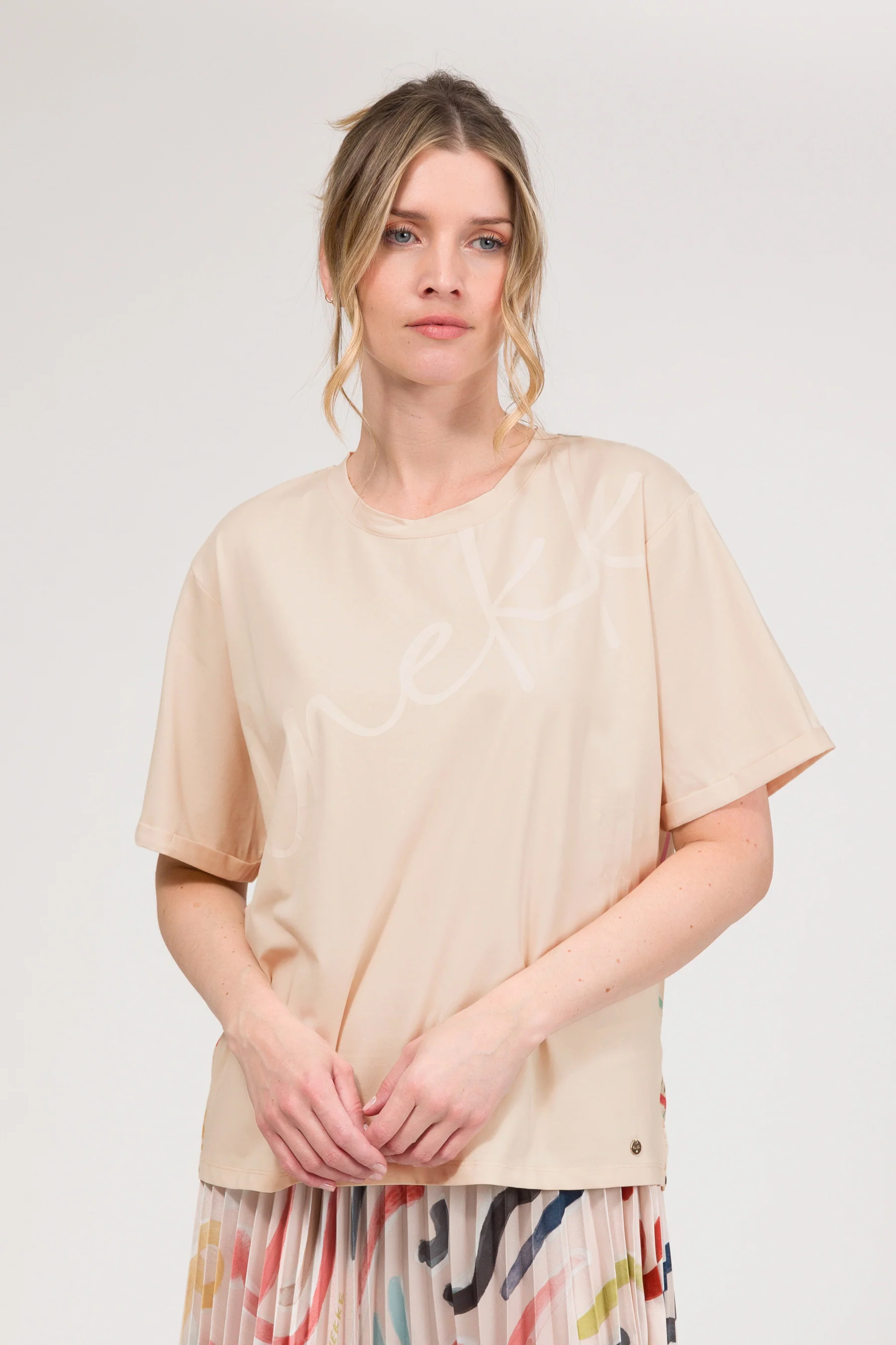 T-shirt beige à manches courtes avec imprimé - Image 2